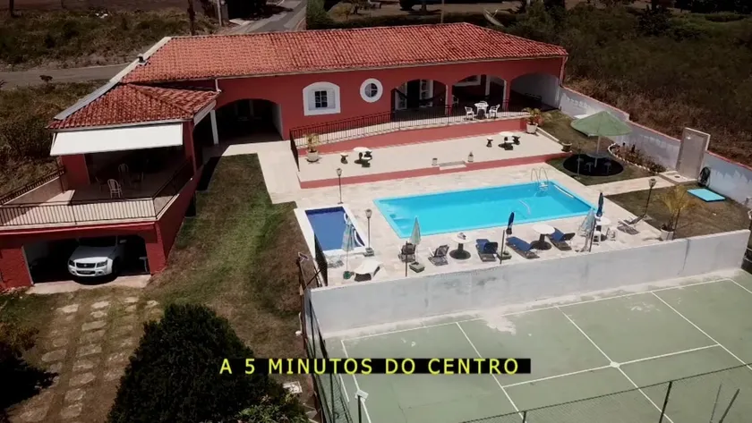 Family cottage with heated pool - Image 1