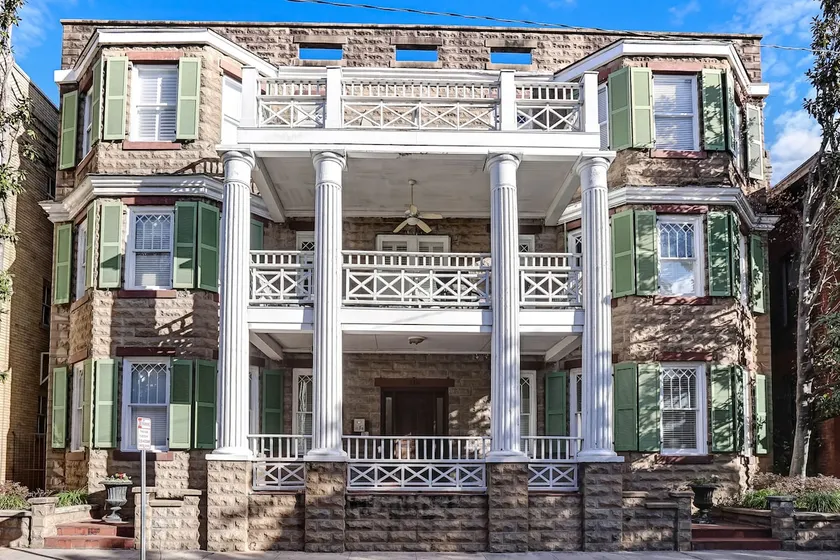 Access to Tranquil Balcony on Oglethorpe Square - Image 1