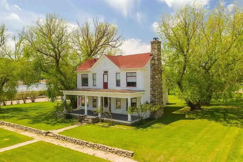 Historic 1887 Bank House - Renovated & Timeless - Image 1