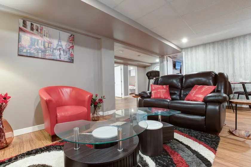 Entire Basement Apt.-3 mins Drive to Regent Avenue - Image 1