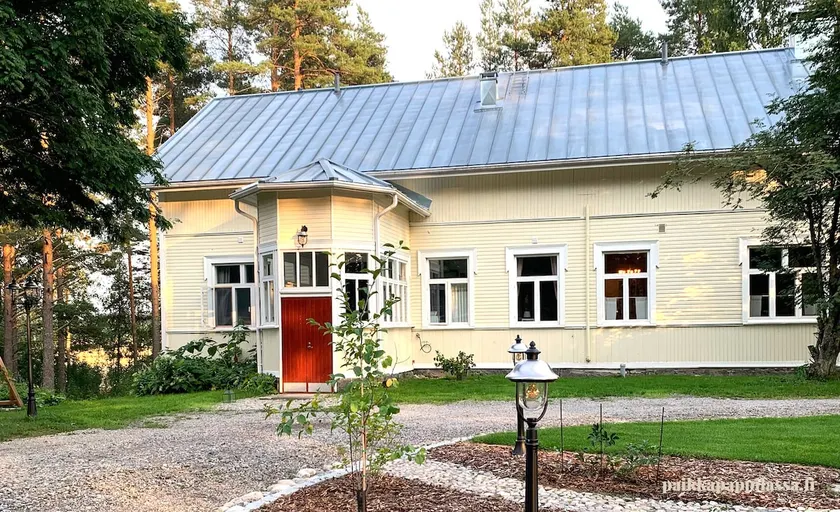 Beautifully renovated over 100-year-old old rectory - Image 1