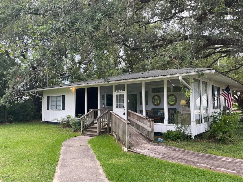 Foley Cottage Airbnb - Image 1