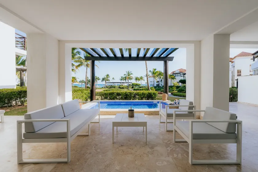 Relaxing & Stylish Private Beach Condo with pool - Image 1