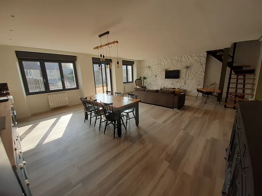 Warm, spacious and family-friendly home - Image 1