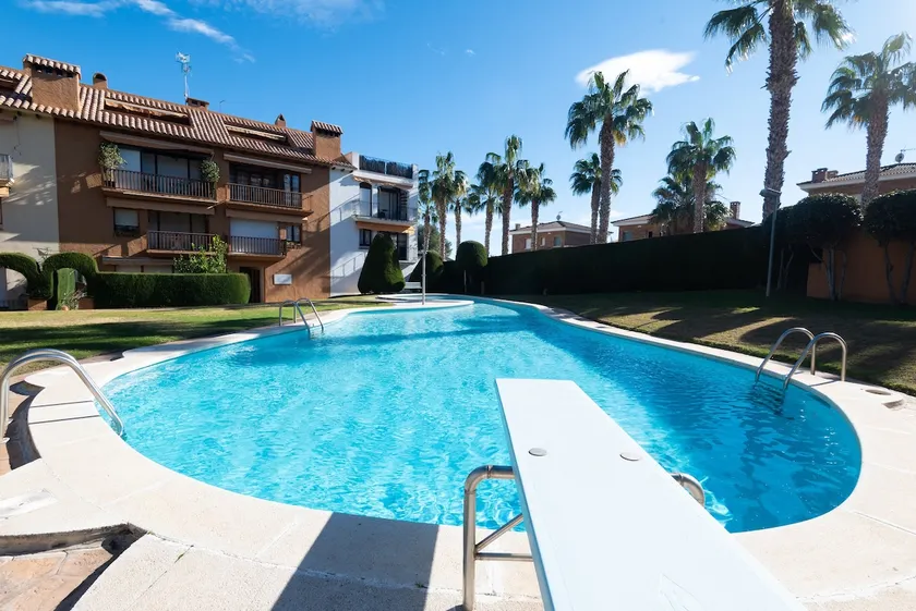 Apartment with a pool and parking, 3 minutes from the beach - Image 1