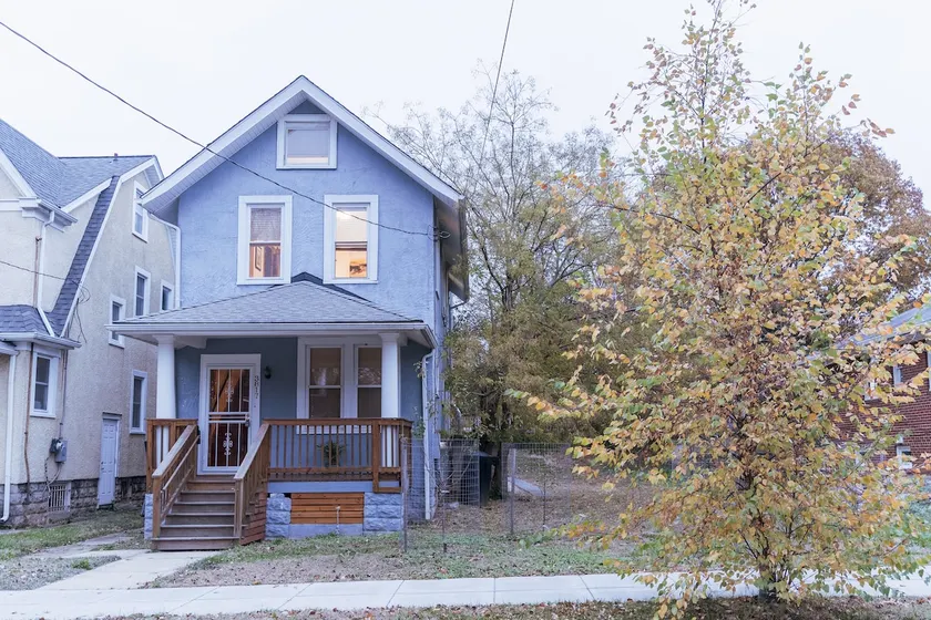4BR 2 Full Bath Sleeps 10 Large Yard 2 Cars - Image 1