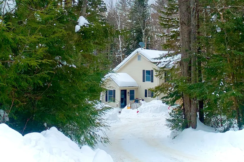 Stay mins from Mt. Snow & Stratton w/ EV charger - Image 1