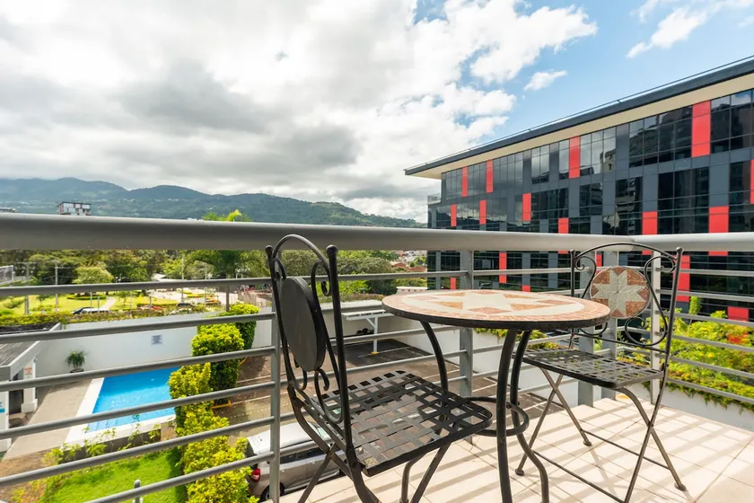 Convenient Flat in Prime Location - Pubs and Rest - Image 1