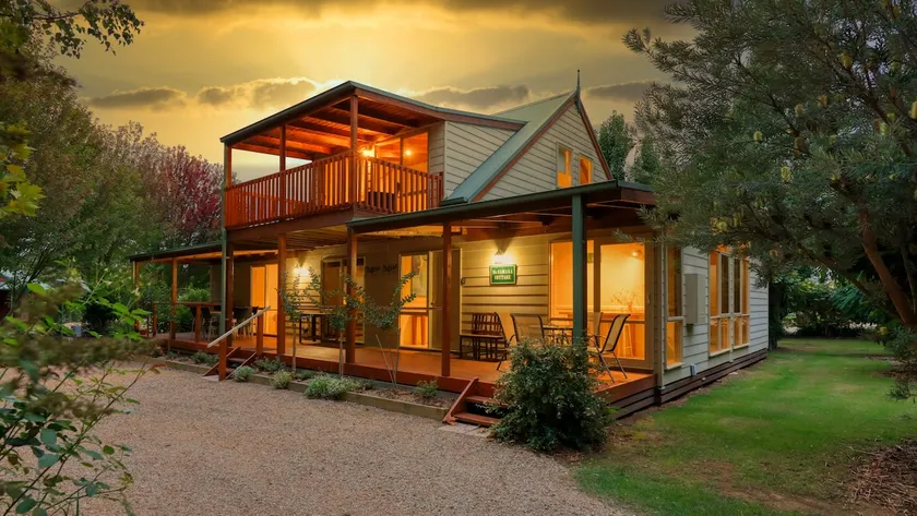 McNamara Cottage - Accommodates 8 - two night min - Image 1