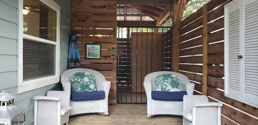 Close to Lake Austin and 30 minutes from downtown. - Image 1