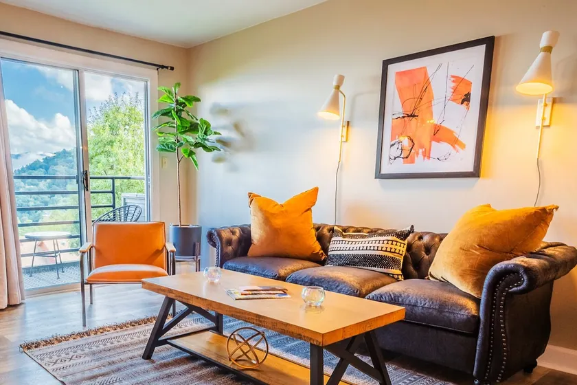 The Higher the Hair - 2BR Condo for 4 facing Park, Wifi - Image 1