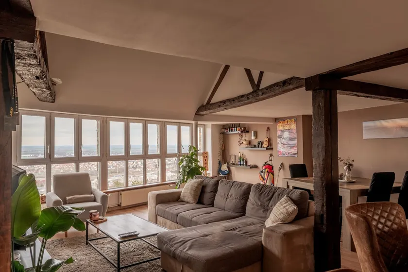 Atypical 90 m² duplex in the medieval city - Image 1