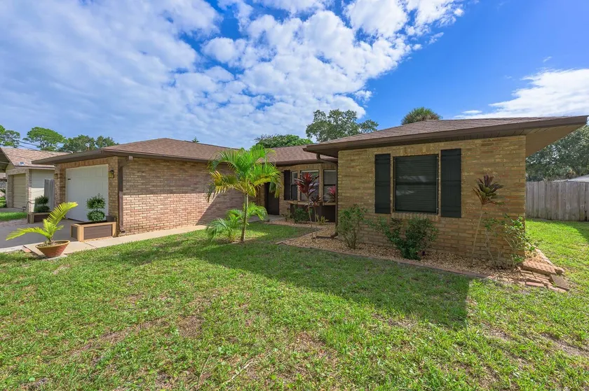 Twin Oaks on Taylor: bright and cheery family home - Image 1
