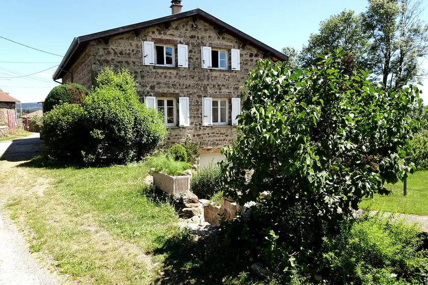 Cozy 8-person gîte in the Pilat Natural Park, ideal for families and groups. - Image 1