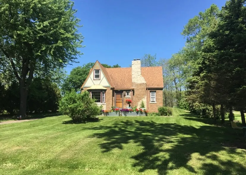 The Charming Green Lake Tudor (Fenced Back Yard!) - Image 1