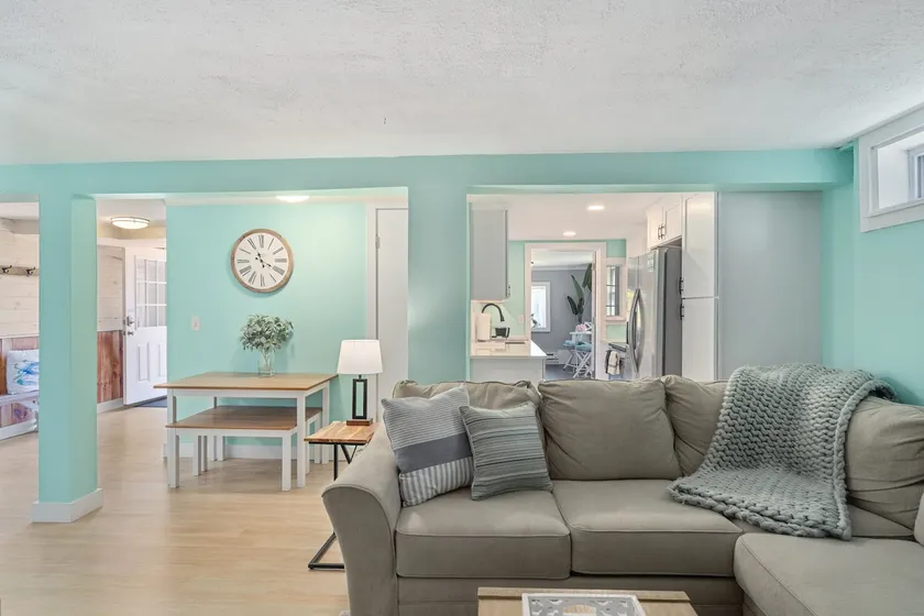3 Bedrooms, Walk to Beach, 40 min to Salem, Yard & Fire Pit - Image 1