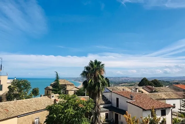 LARGE accommodation in the center with a sea view - Image 1