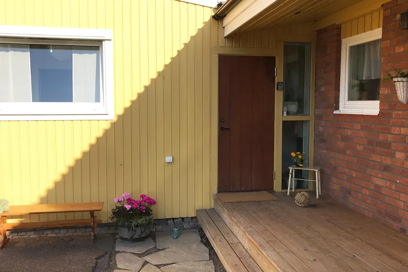 Entire apartment in central Sunne with a cozy backyard. - Image 1