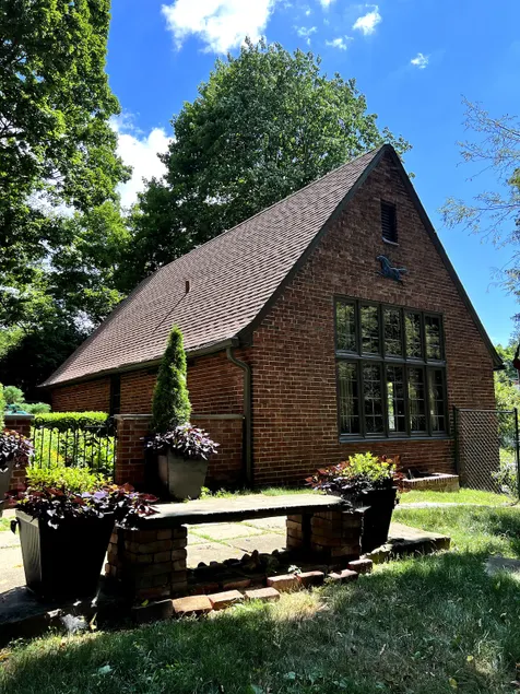 Guest House on Historic Estate in Upstate New York - Image 1