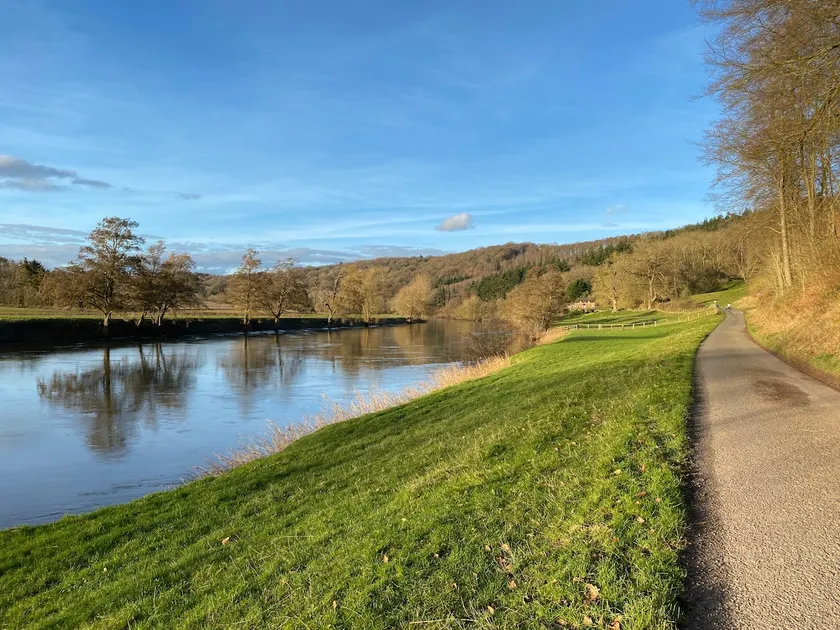 cosy cottage on banks of River Wye - Image 1