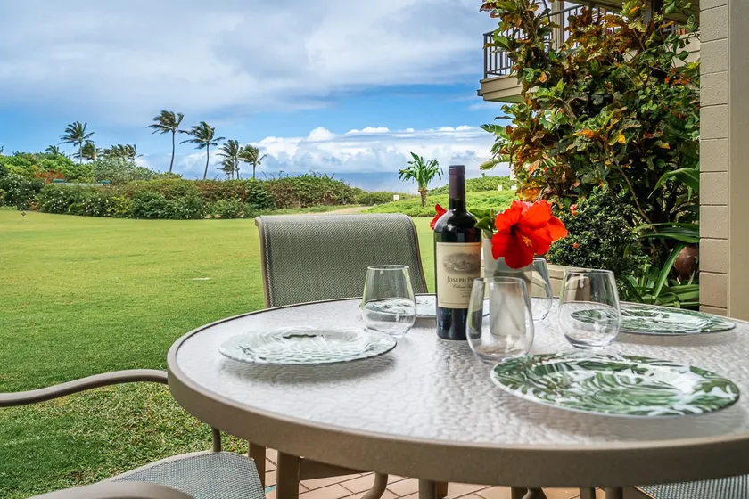 Best Location in Kapalua, walk to beach, modern - Image 1