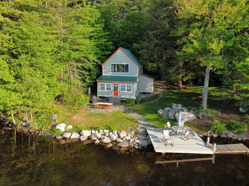 LAKE FRONT MAGIC. A Secluded  cottage in the Adirondack Park on MOUNTAIN LAKE - Image 1