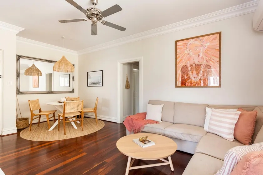 Cottesloe Beach Villa With Large Courtyard Sleeps 4 - Image 1