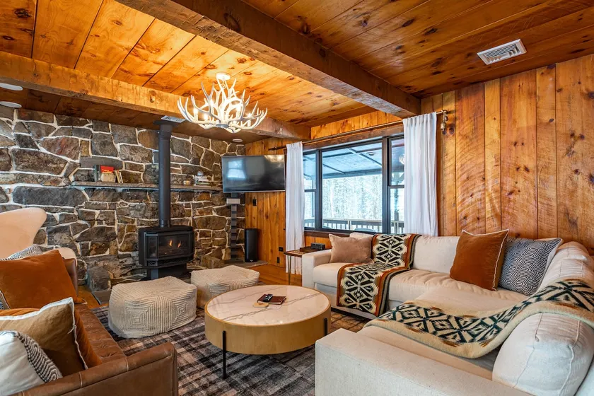 Pickleball, Hot Tub & Game Room | Catskills Lodge - Image 1