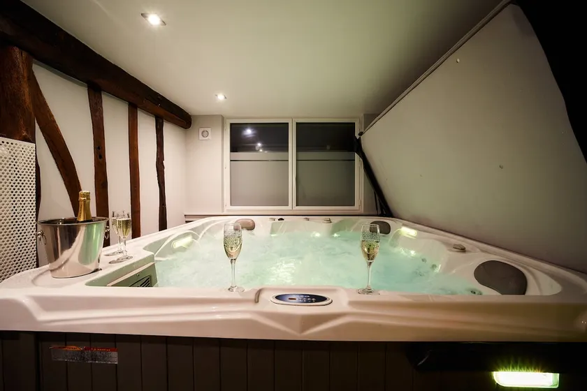 LE COLVERT 4-star furnished holiday home with PRIVATE JACUZZI and PRIVATE SAUNA - Image 1