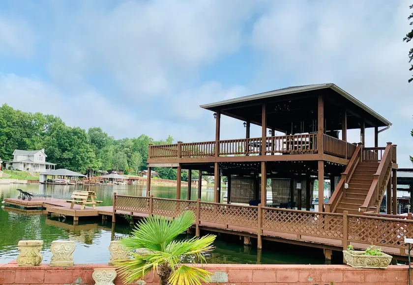 Incredible Lake Harding Waterfront home!!  - Image 1
