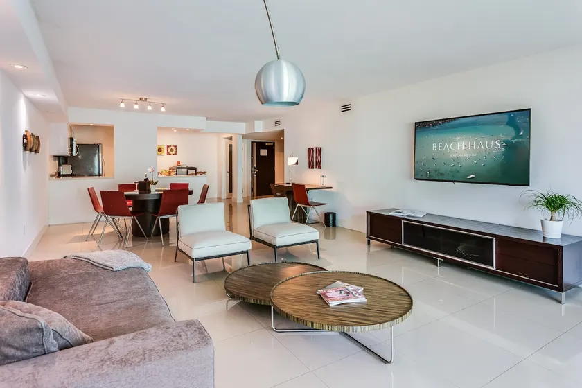 Extra large 1200 SQFT unit with Beach Service - Image 1