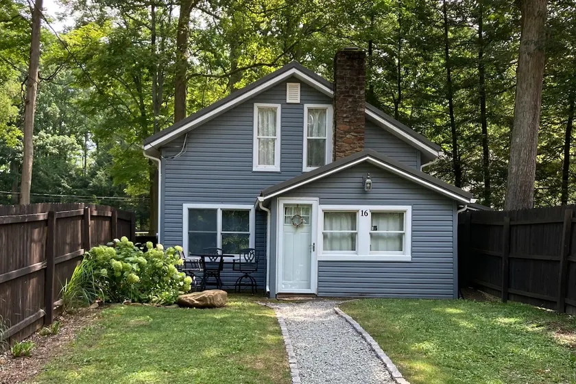 Laurel Highlands Cottage ~ 2 bedrooms, 2 bathrooms - Image 1