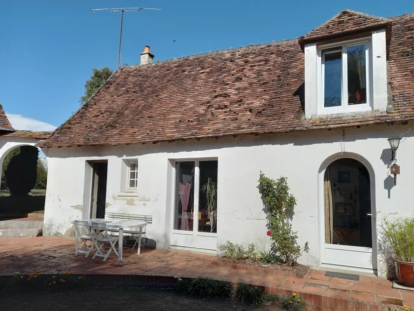 Old house in Brenne Park - Image 1