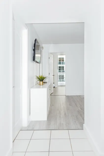 Gorgeous 2BR @ the Heart of Brickell, Free Parking - Image 1