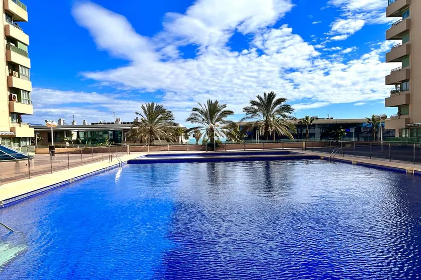 Two-bedroom beachfront apartment - Image 1
