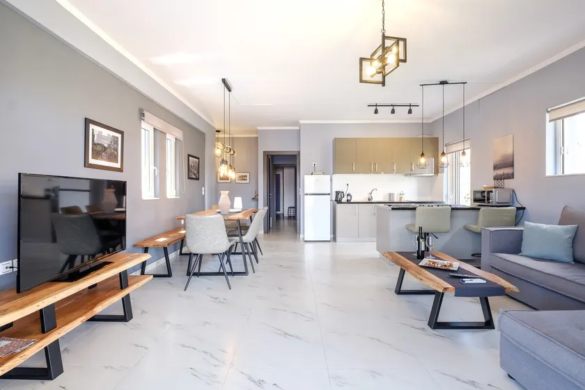 Oreon Suites - Usia - Image 1