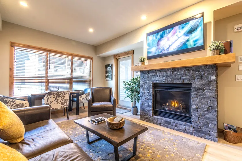 Luxury unit in the heart of Canmore - Image 1