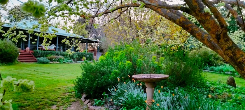Hillview Cottage Studio, country escape for two - Image 1