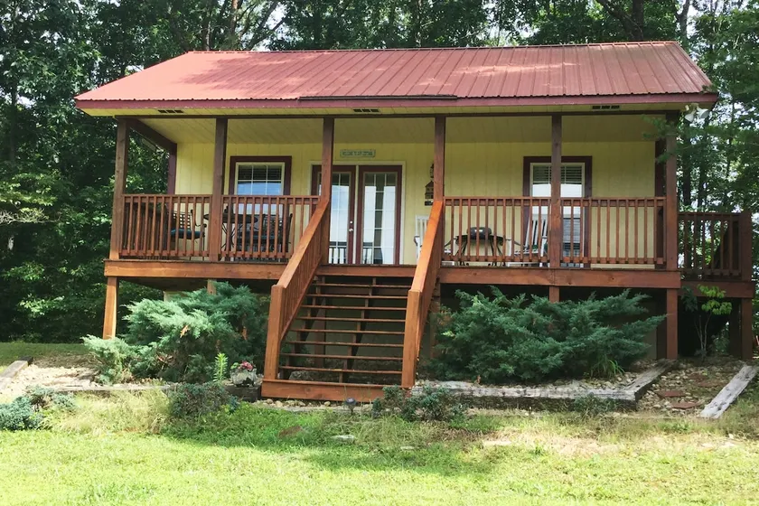 Deer Lodge Bed & Breakfast - Image 1