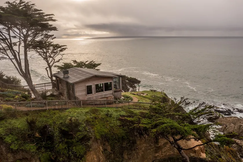 Sea Wolf Bungalow - Image 1