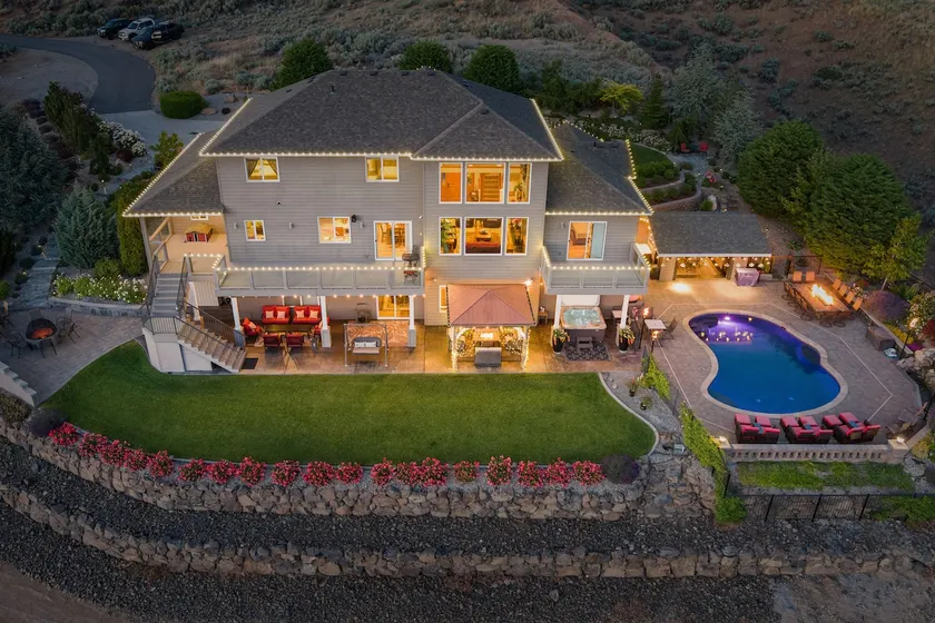 Riverview Retreat: Incredible Views, Pool & Spa! - Image 1