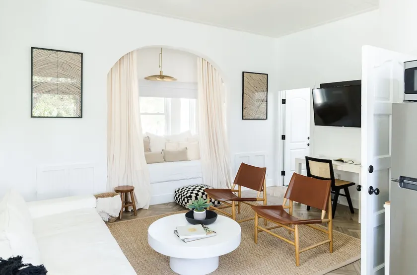 Bay Suite in Heart of Dunedin - Image 1