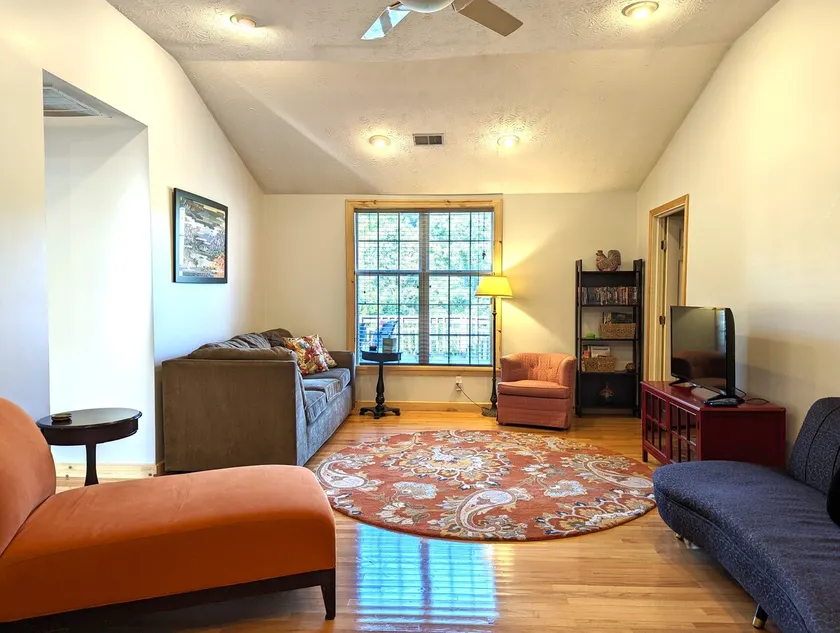 Peaceful country home near Ohio University - Image 1