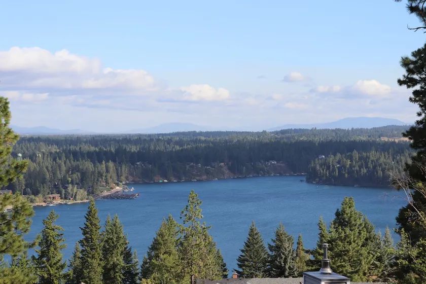 Hayden Lake Retreat • Lake Views • Private Deck • Near Coeur d'Alene - Image 1