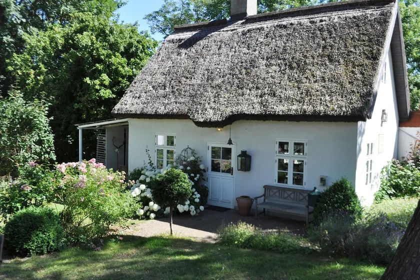 Charming English cottage at the manor house - Image 1