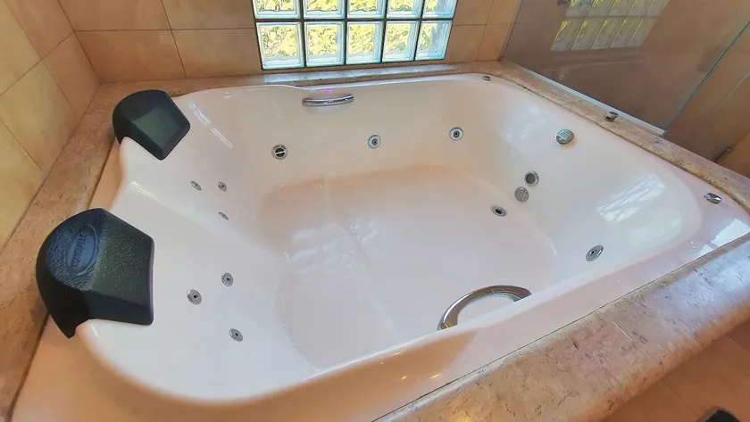 Master Chalet with Top Suite and Heated Bath - Image 1