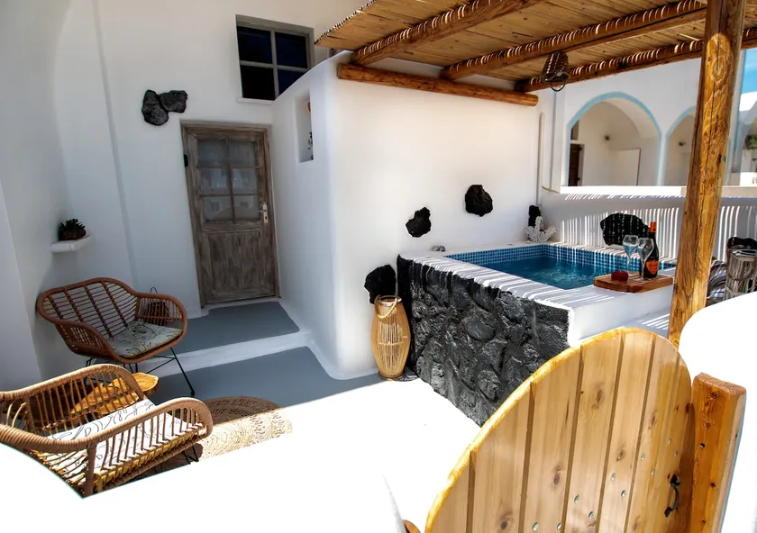 Asera Suite 1 - Private Jacuzzi - Image 1