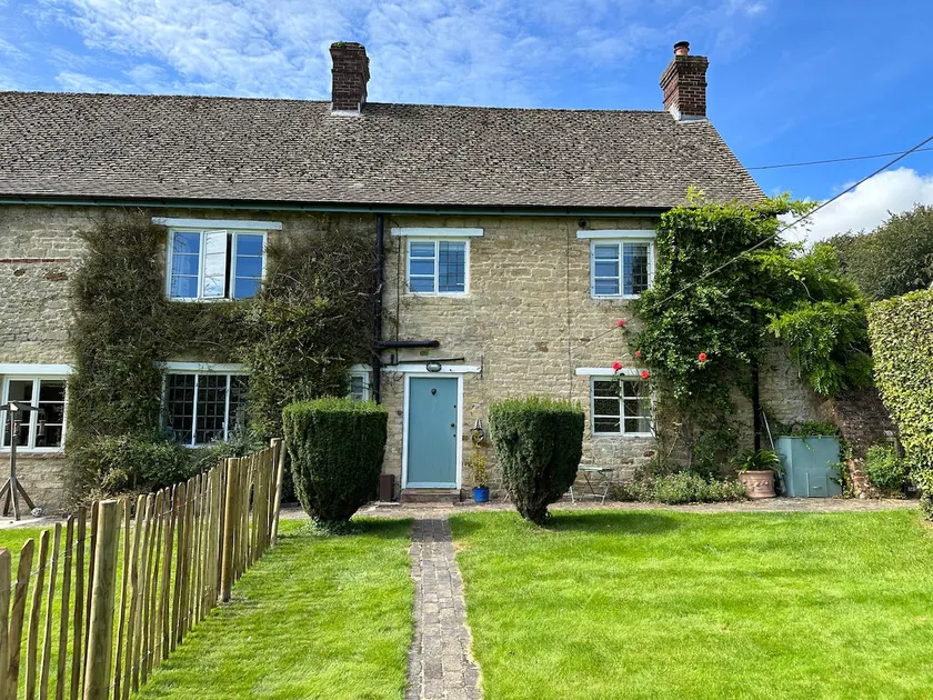 Beautiful, cosy period cottage - edge of Cotswolds - Image 1