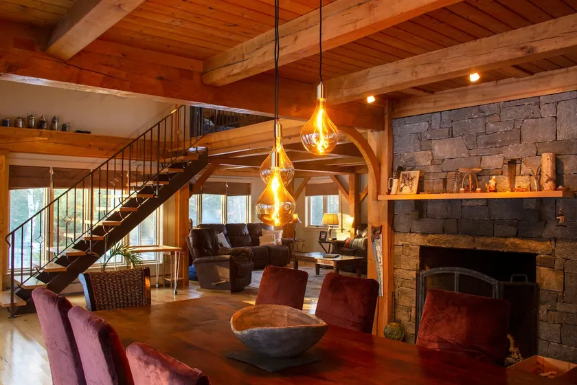 Upscale 4 Season Killington/Okemo Retreat with Hot Tub - Image 1