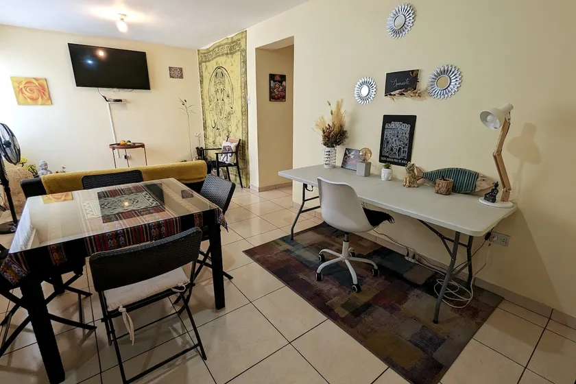 Super centric and peaceful 2 bedroom apartment - Image 1